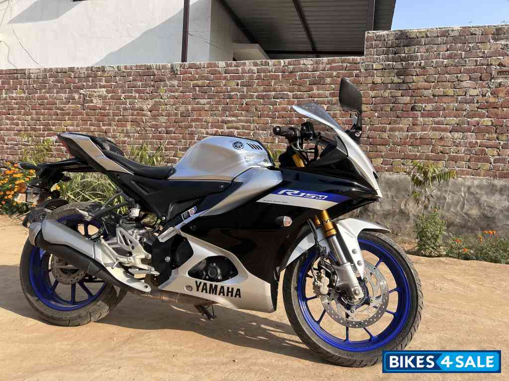 Yamaha R15M