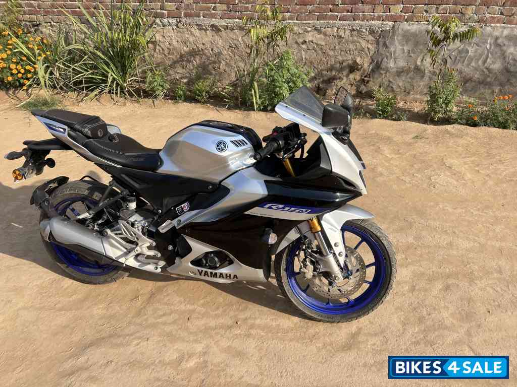 Yamaha R15M