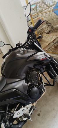 Black Yamaha FZS 25