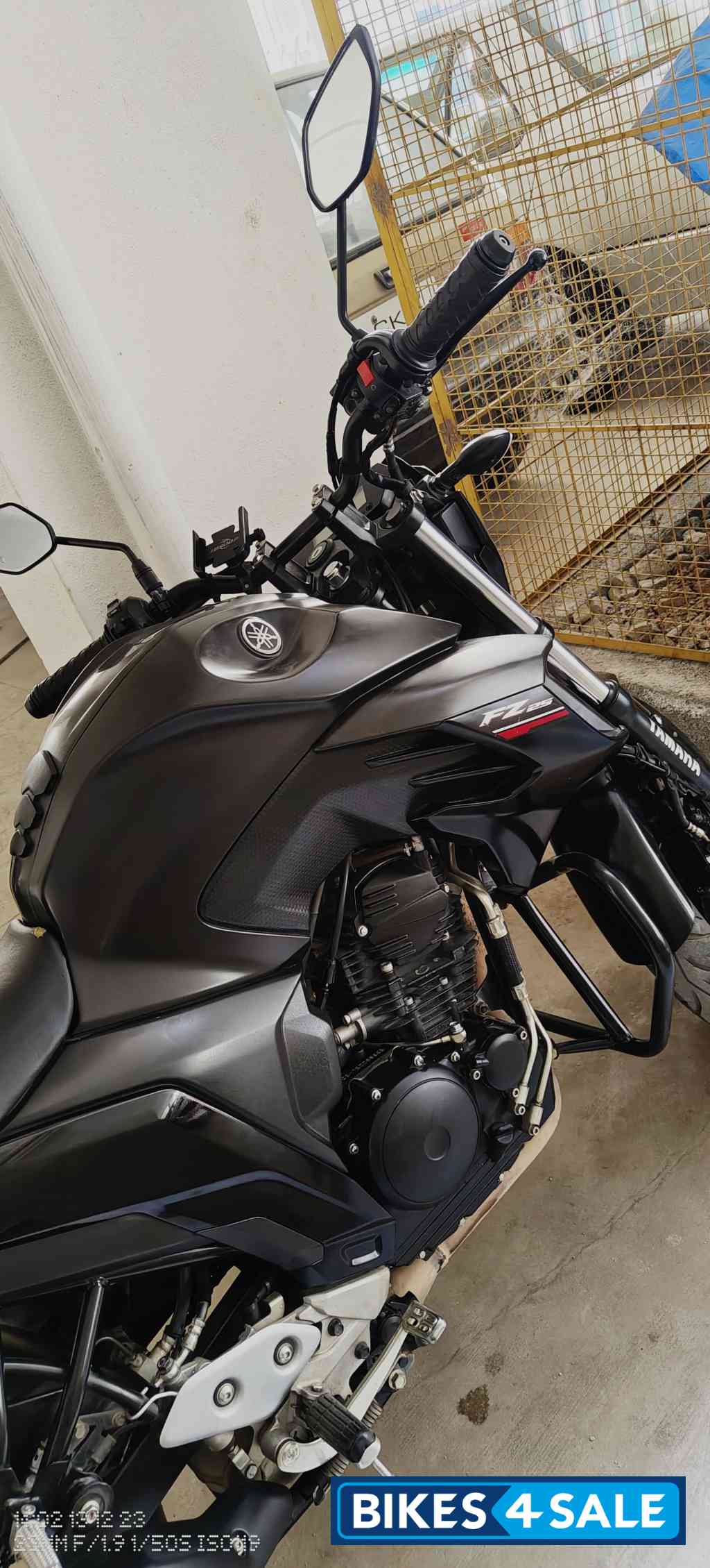 Black Yamaha FZS 25