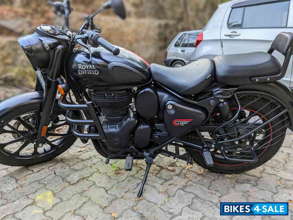 Stealth Black Royal Enfield Classic 350 Stealth Black Royal Enfield Classic 350