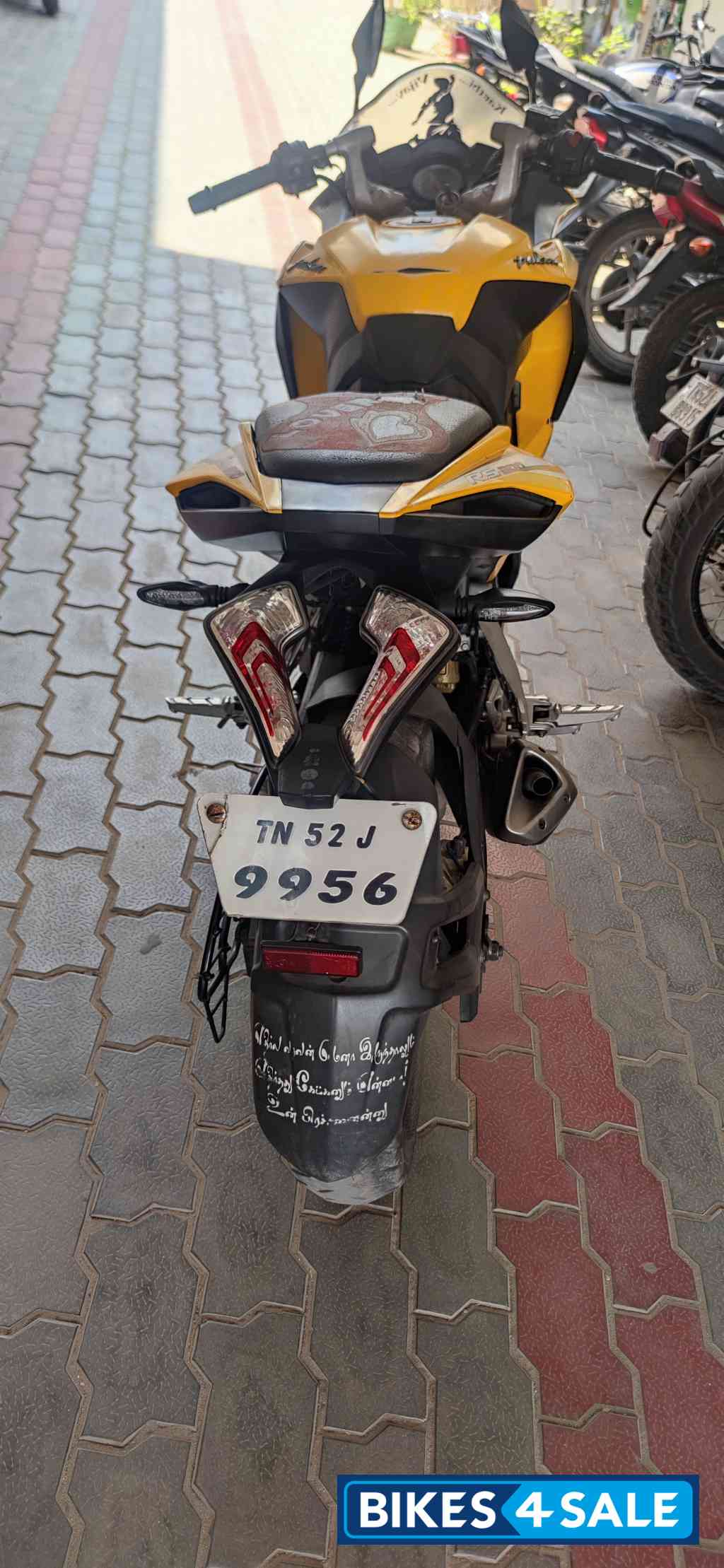Bajaj Pulsar RS 200 ABS