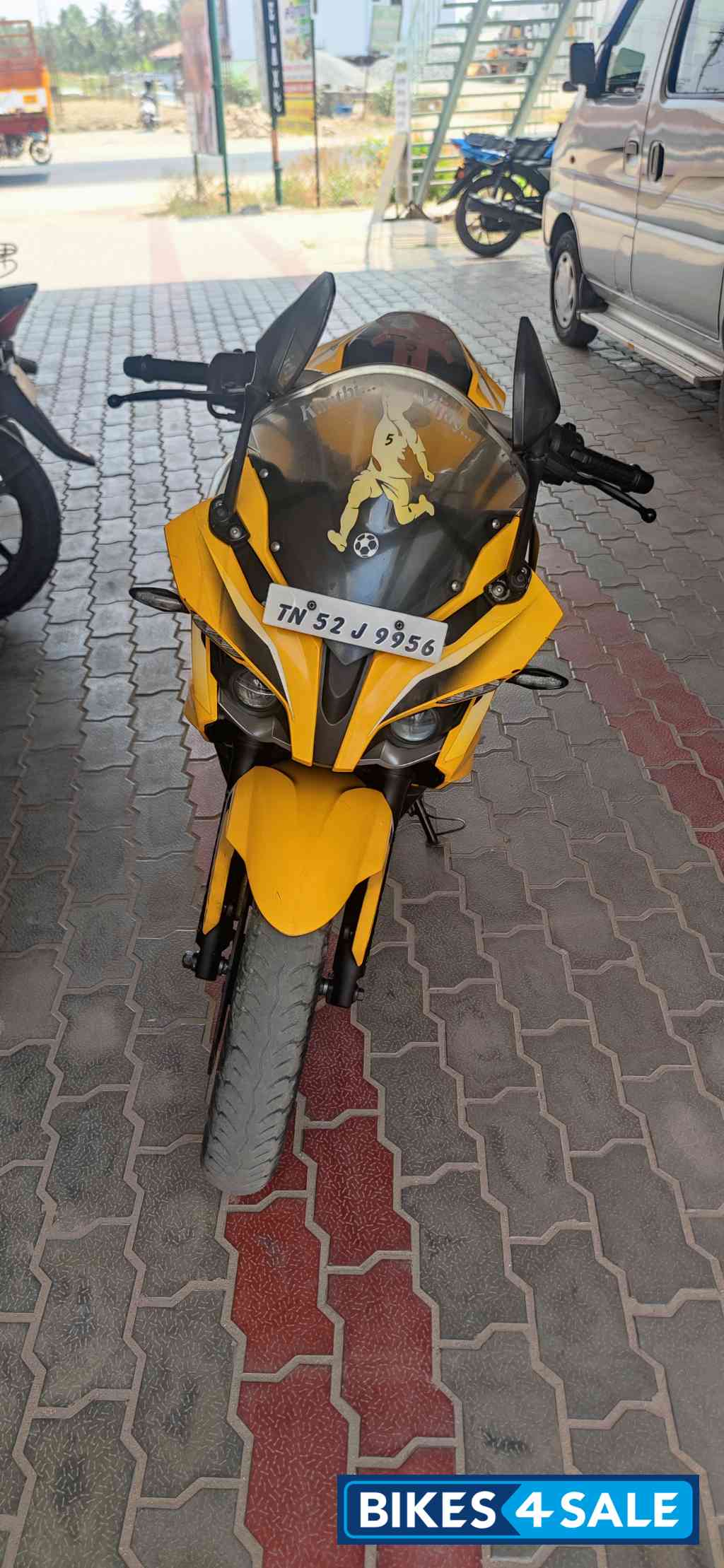 Bajaj Pulsar RS 200 ABS
