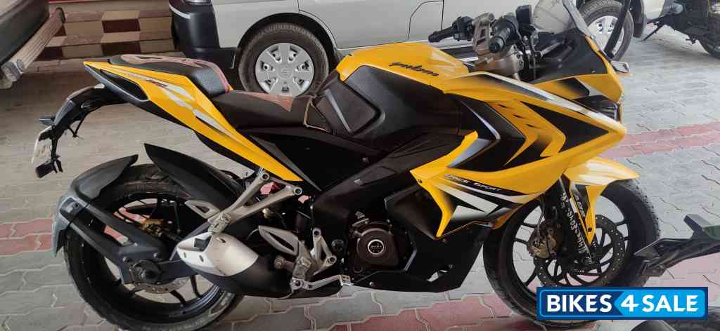 Bajaj Pulsar RS 200 ABS