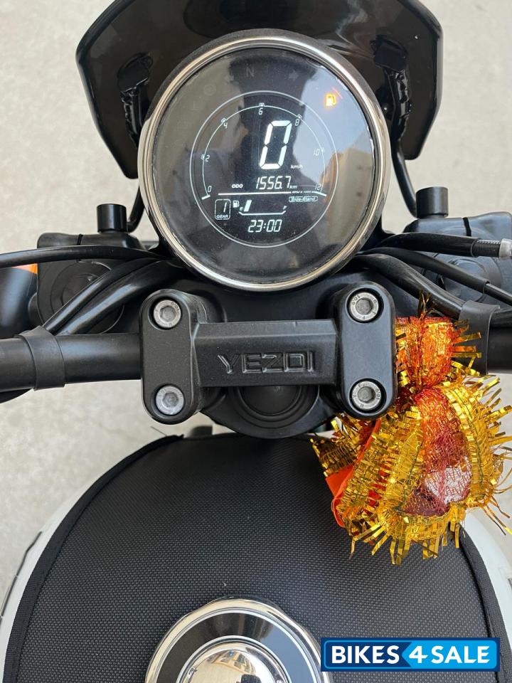 Yezdi Roadster Dual Tone