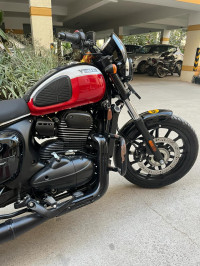 Yezdi Roadster Dual Tone