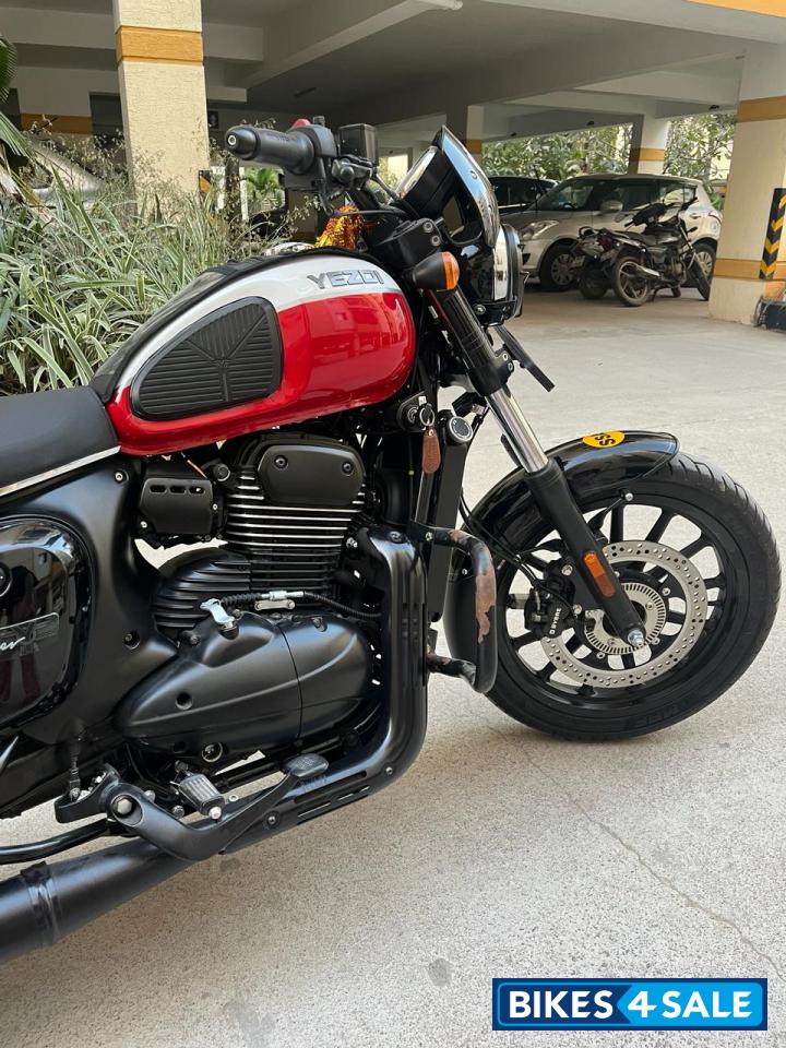 Yezdi Roadster Dual Tone