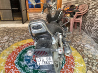 Black Bajaj Avenger Cruise 220