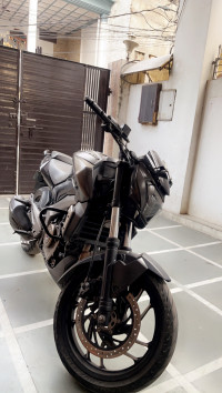 Black Bajaj Dominar 400