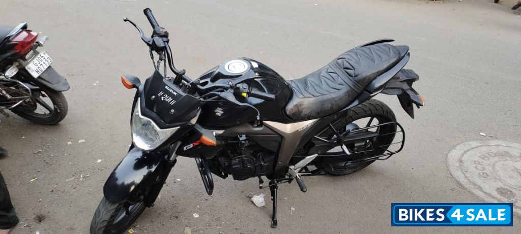Suzuki Gixxer SF