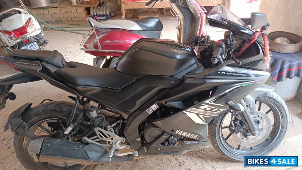 Black Yamaha YZF R15 V3 BS6