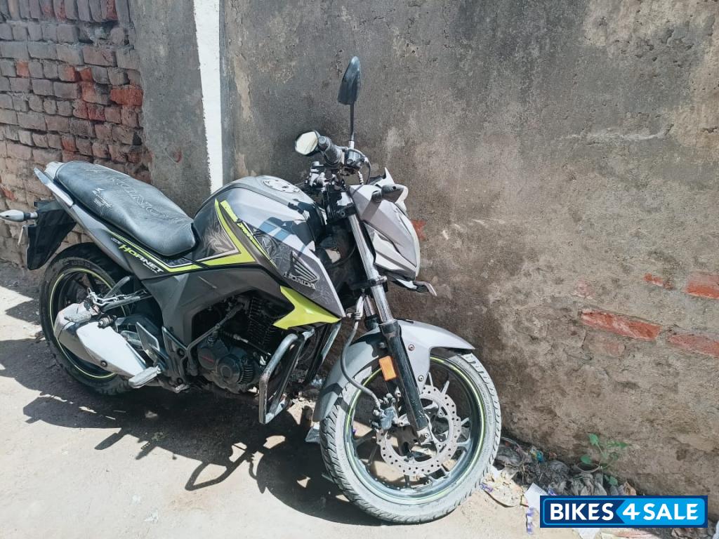 Green Honda CB Hornet 160R