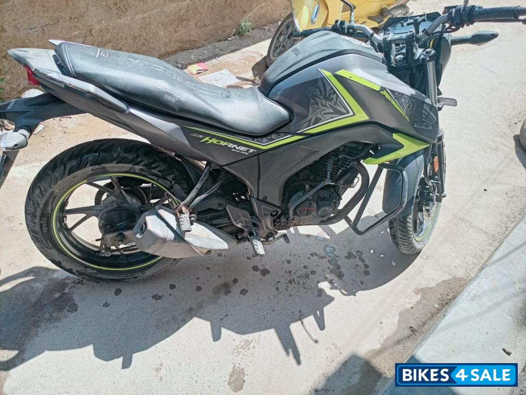 Green Honda CB Hornet 160R