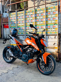 Orange KTM Duke 250 2020