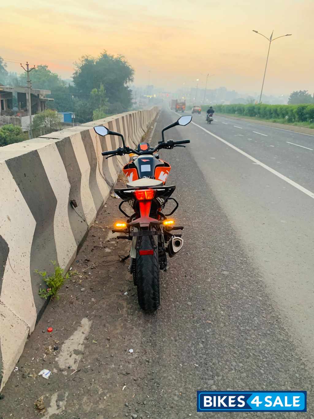 Orange KTM Duke 250 2020