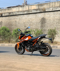Orange KTM Duke 250 2020