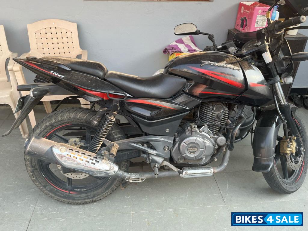 Black Bajaj Pulsar 180 DTSi