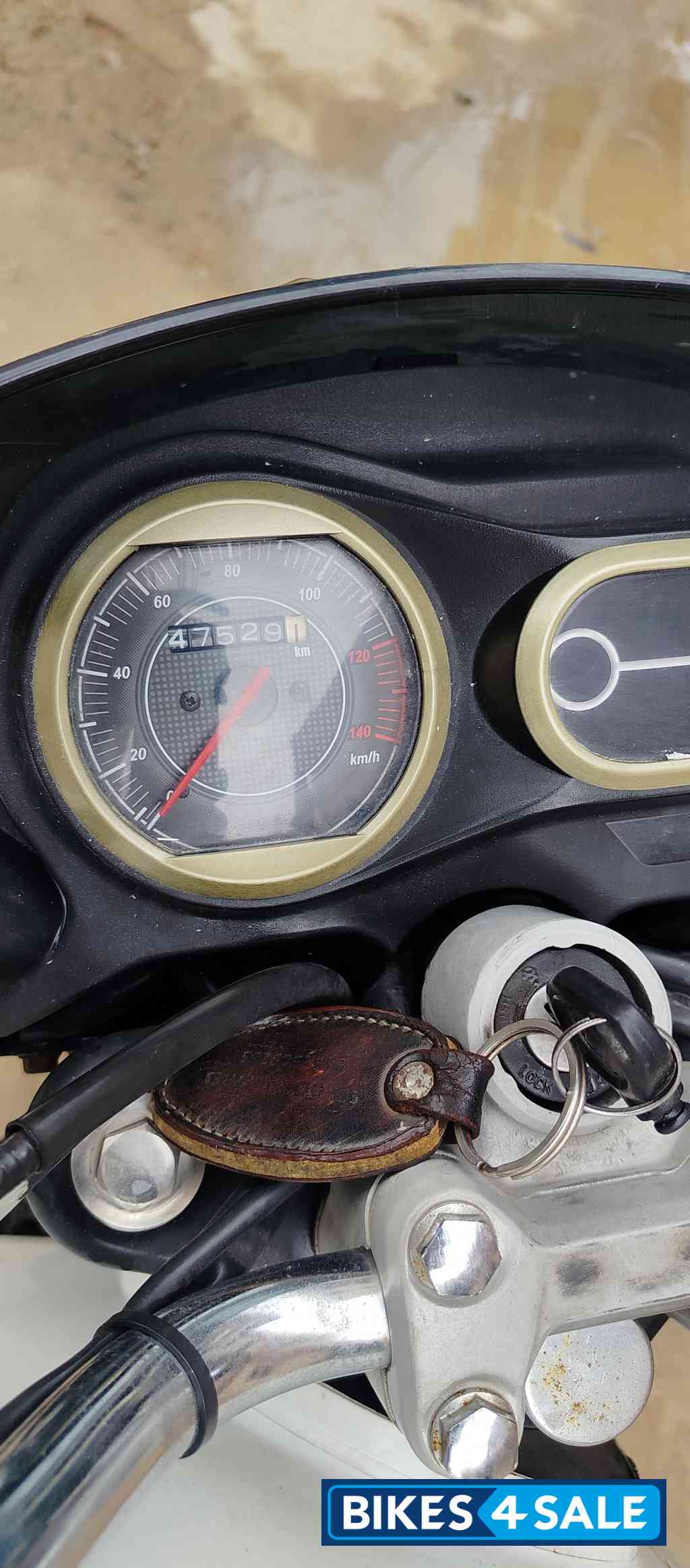 Bajaj V15