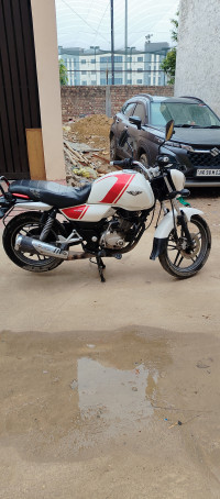 Bajaj V15
