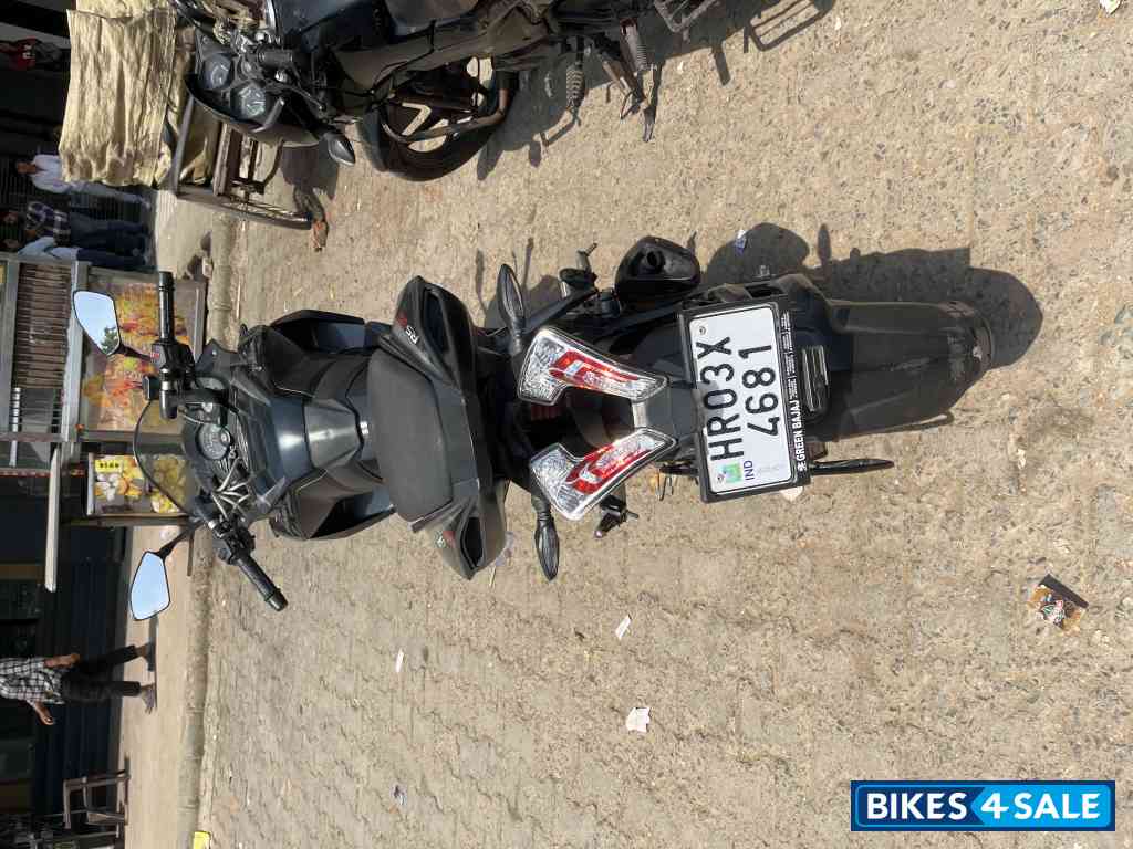 Black Bajaj Pulsar RS 200