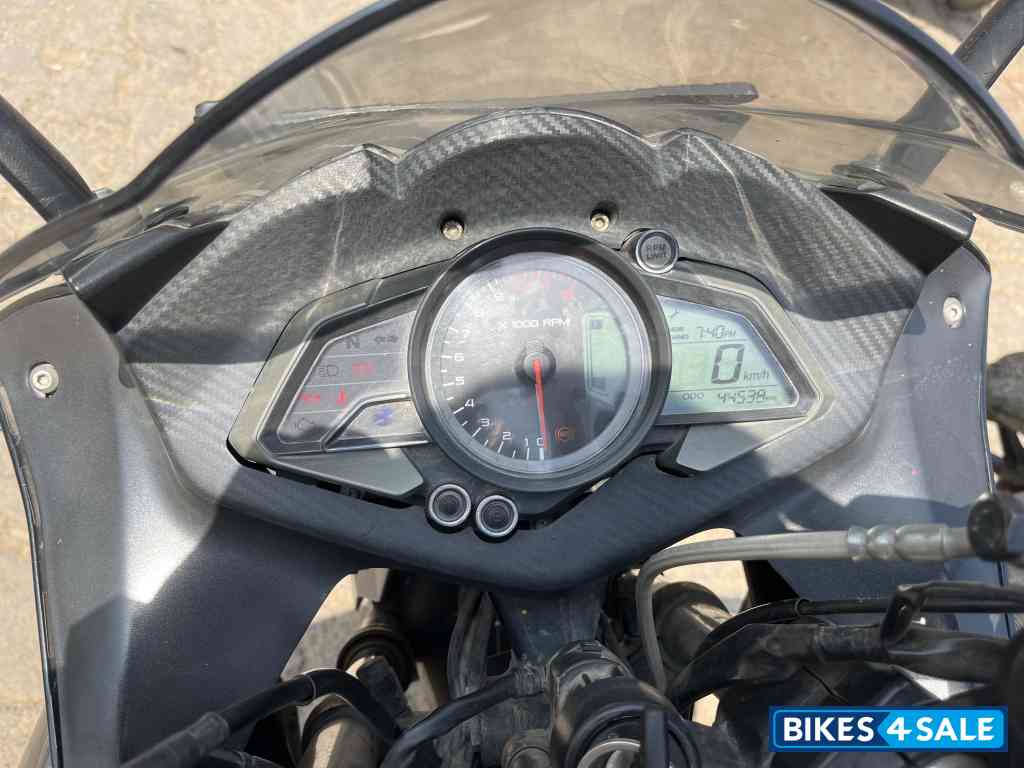 Black Bajaj Pulsar RS 200