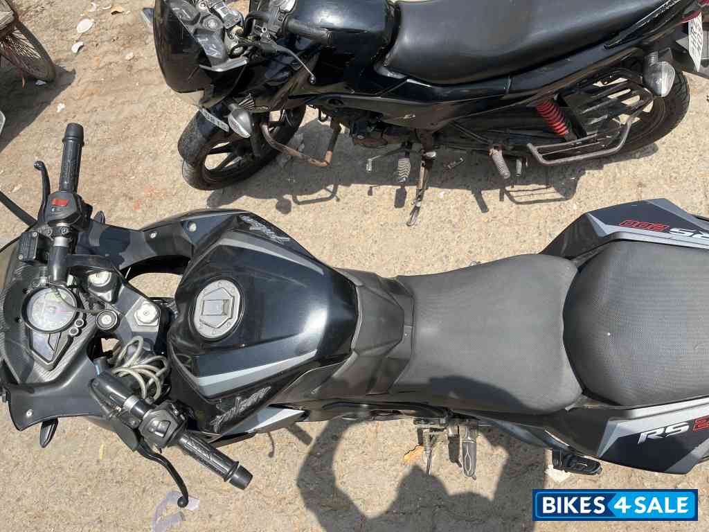 Black Bajaj Pulsar RS 200