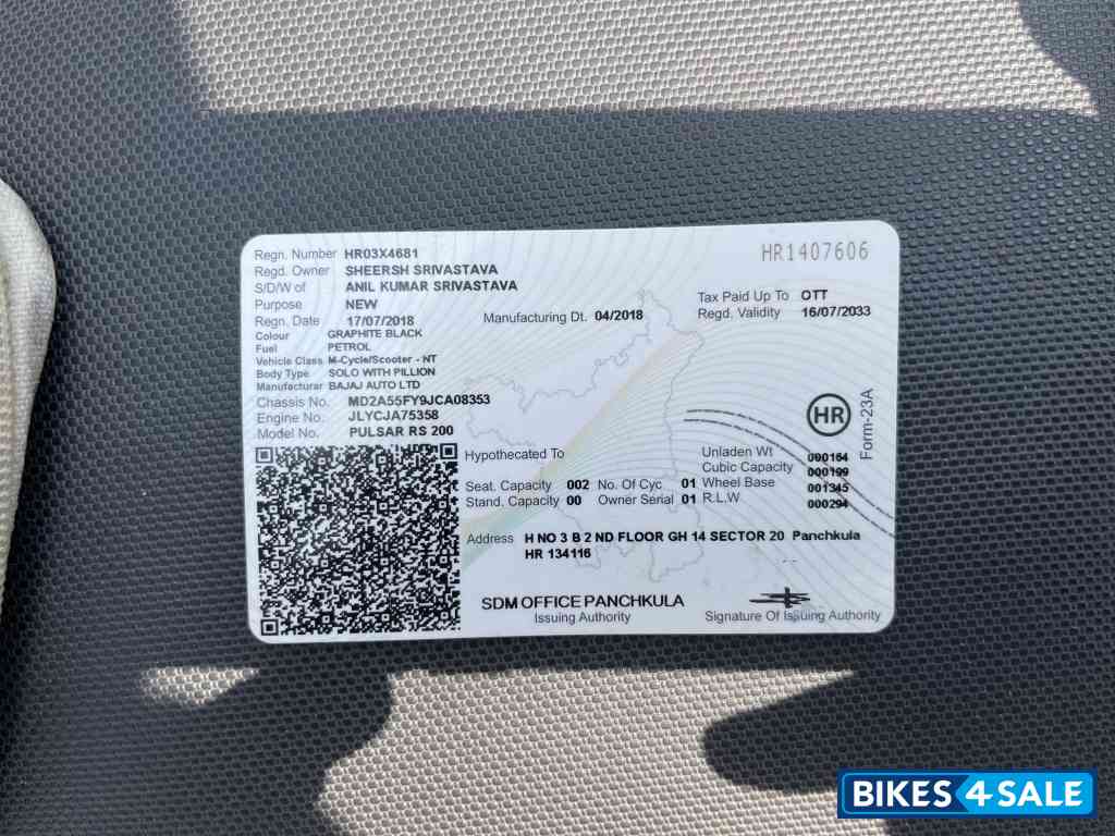 Black Bajaj Pulsar RS 200