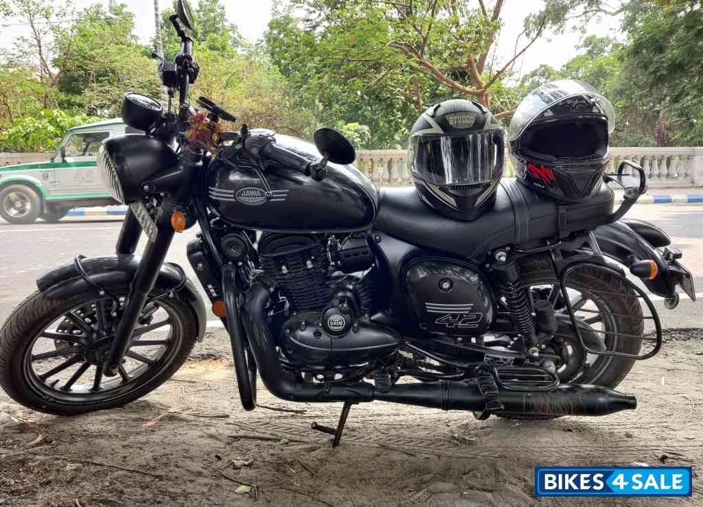 Jawa 42 Dual Channel ABS AllStar Black