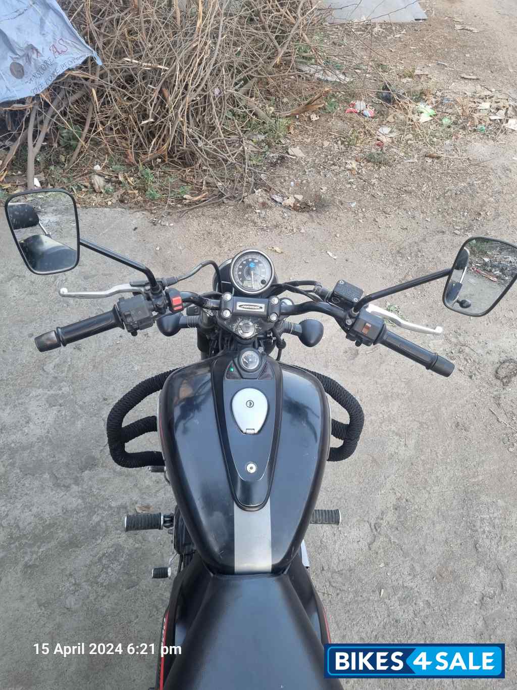 Black Bajaj Avenger Street 220