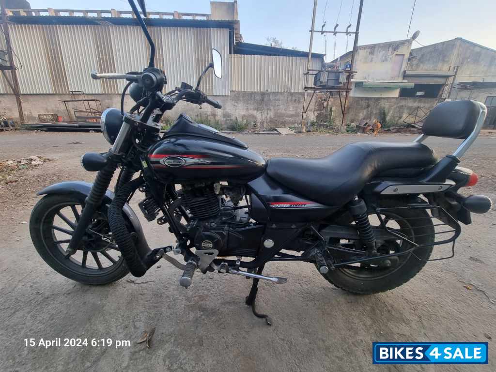 Black Bajaj Avenger Street 220