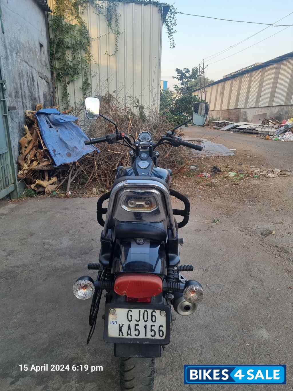 Black Bajaj Avenger Street 220