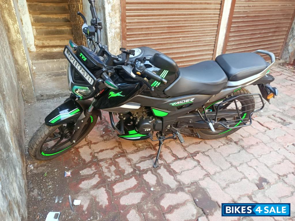 Black TVS Raider SX