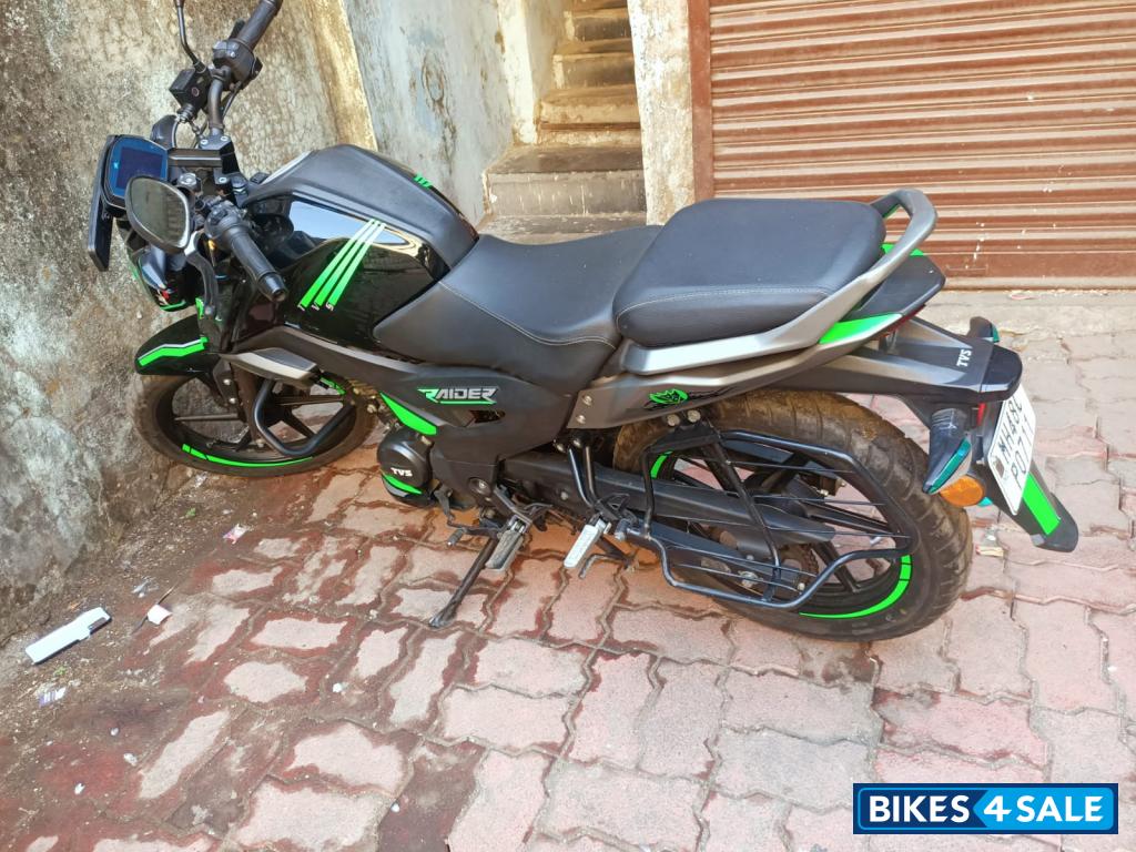 Black TVS Raider SX