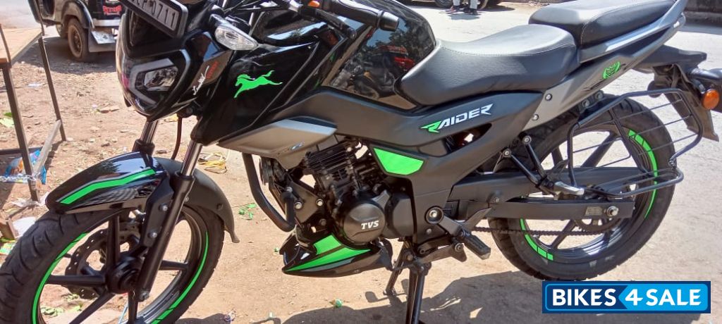 Black TVS Raider SX