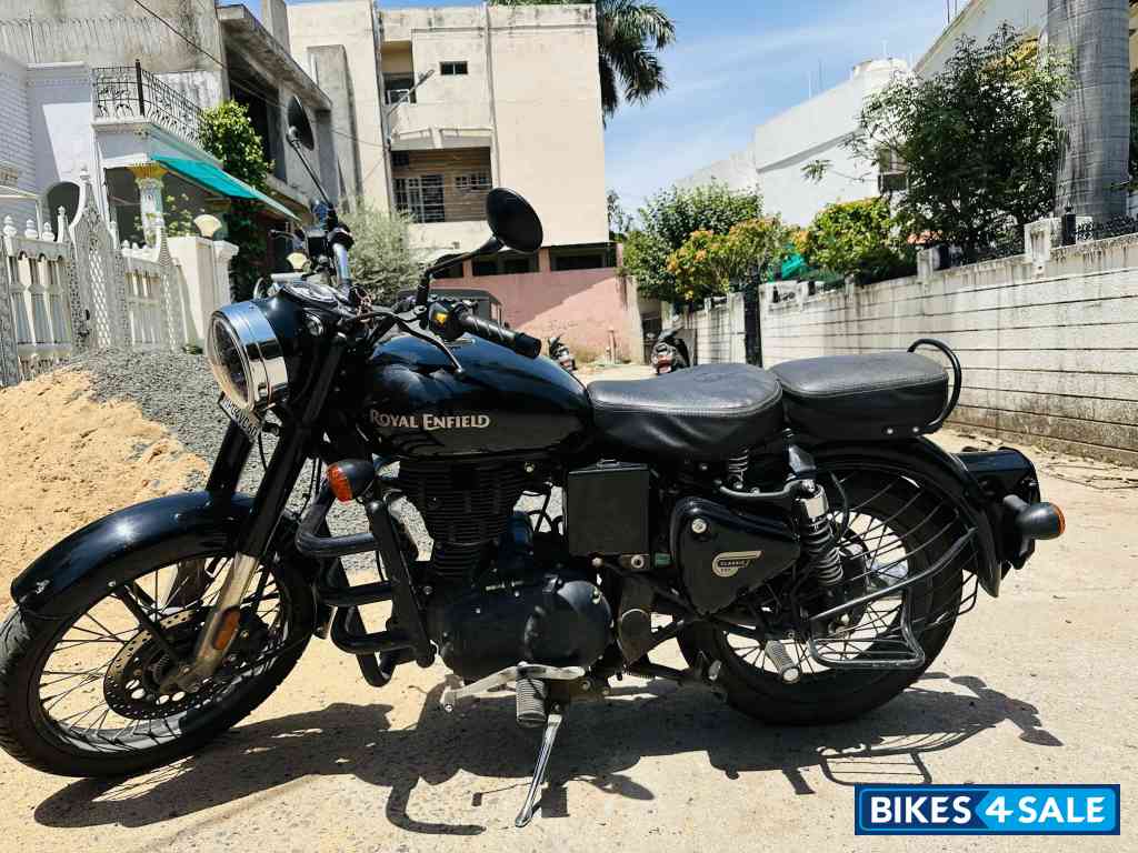 Black Royal Enfield Classic 350