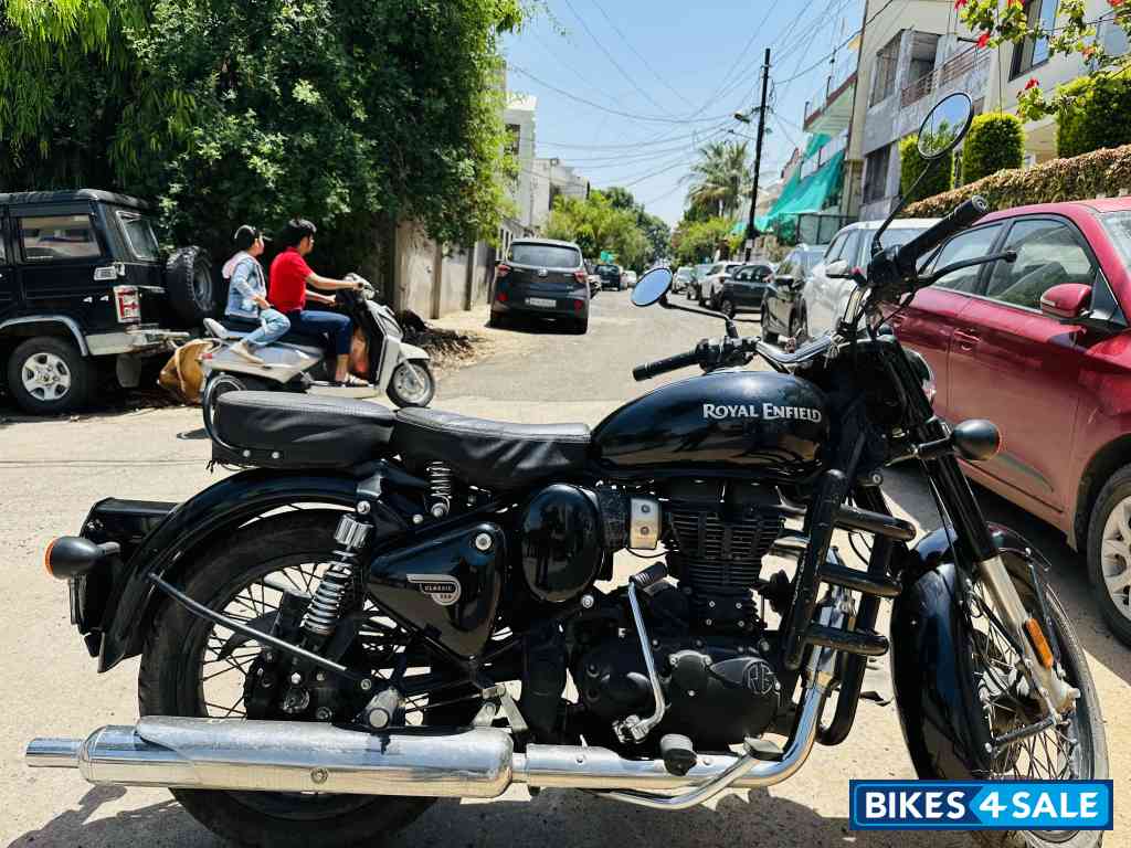 Black Royal Enfield Classic 350