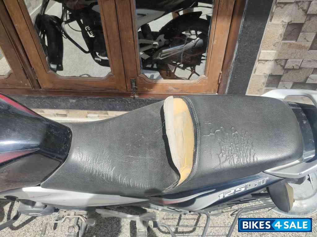 Bajaj Discover 125 ST