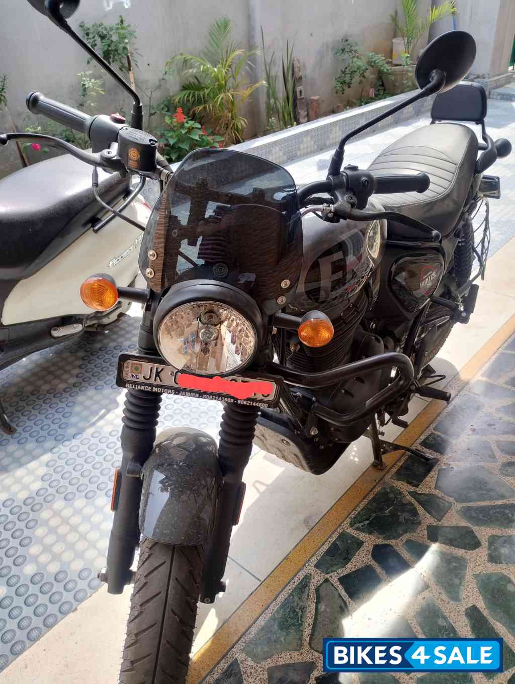 Royal Enfield Hunter 350 Metro