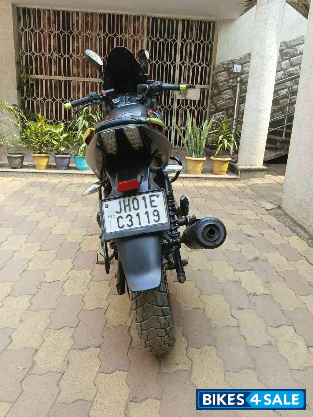 Black Neon Bajaj Pulsar 180F Neon BS6