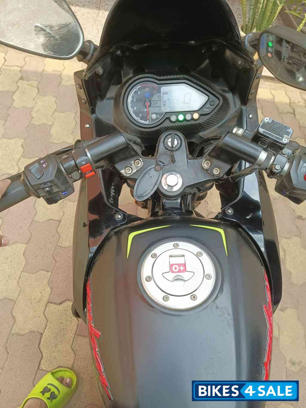 Black Neon Bajaj Pulsar 180F Neon BS6
