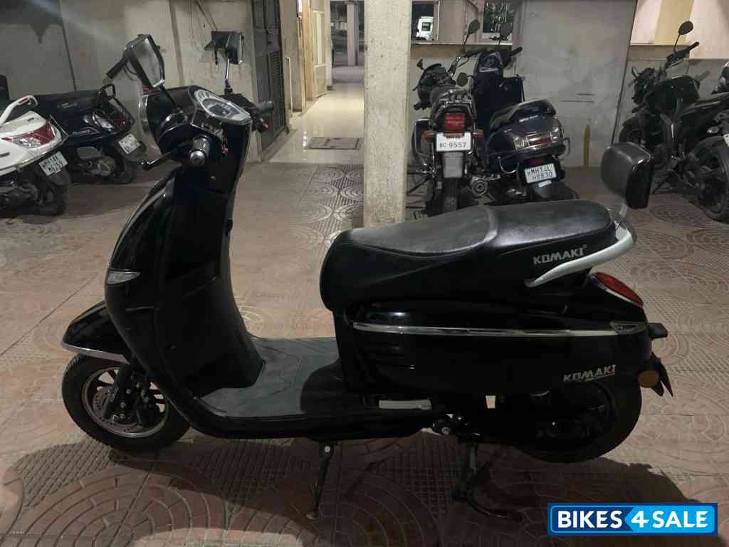 Black KOMAKI Flora Black KOMAKI Flora