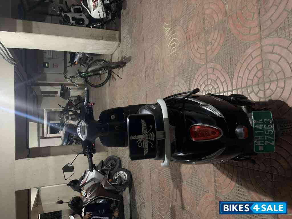 Black KOMAKI Flora Black KOMAKI Flora