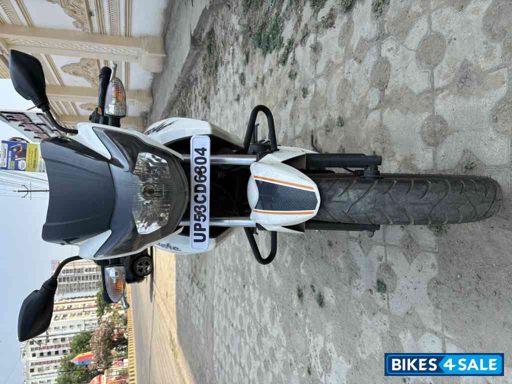 White TVS Apache RTR 160