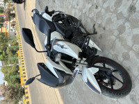 White TVS Apache RTR 160