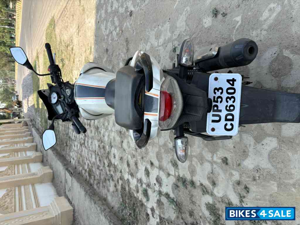 White TVS Apache RTR 160