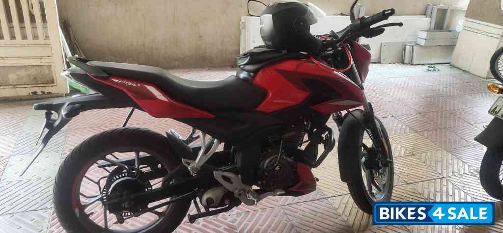 Bajaj Pulsar P150 Single Disc Single Seat