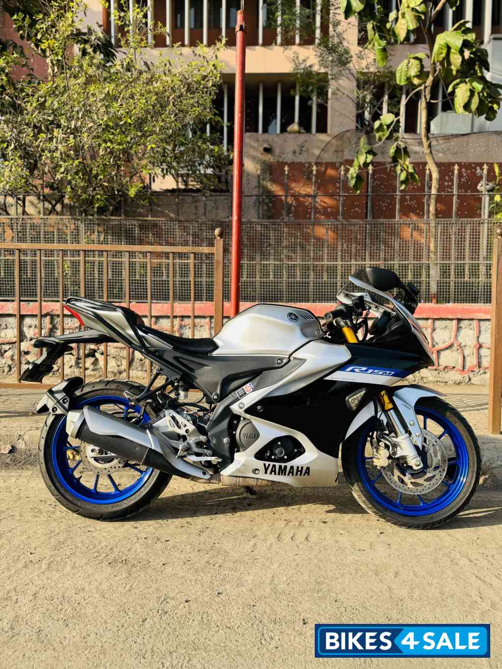 White Matallic C Yamaha R15M