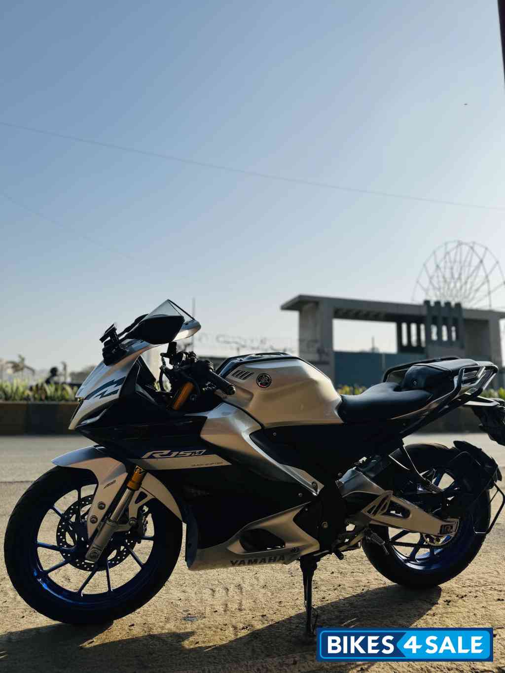 White Matallic C Yamaha R15M