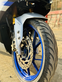 White Matallic C Yamaha R15M