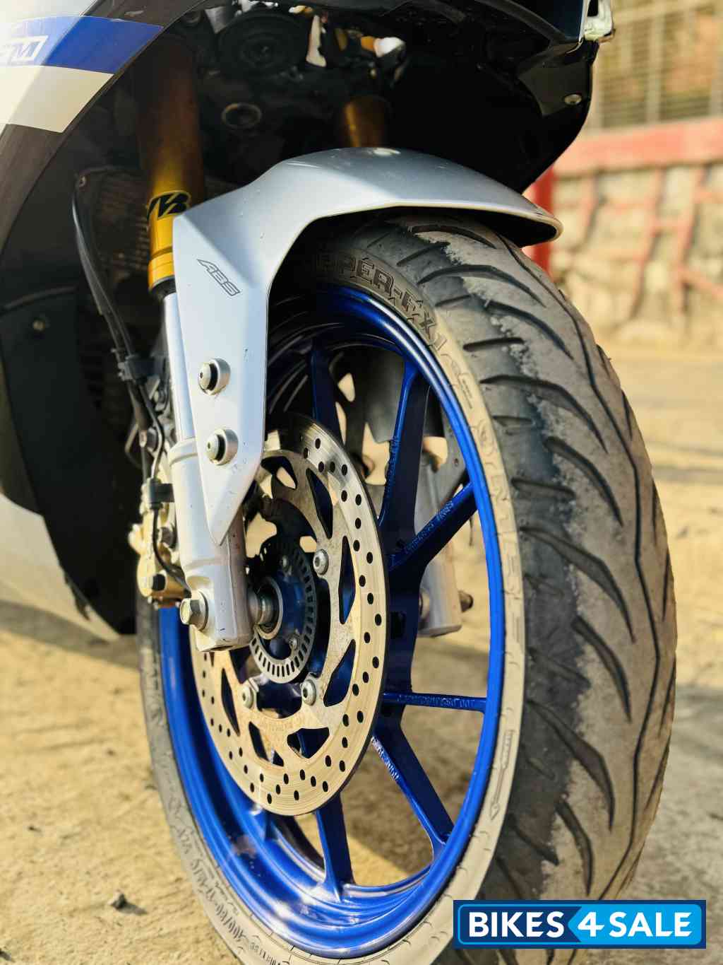 White Matallic C Yamaha R15M